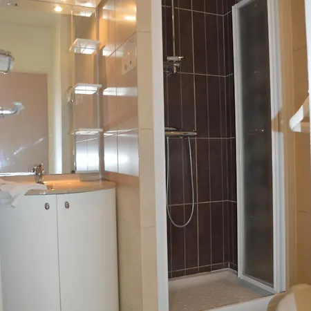 Logis & Restaurant - Le Bretagne فندق 2*