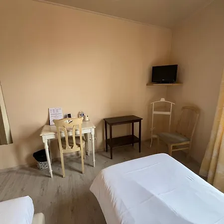 Logis & Restaurant - Le Bretagne Hotel 2*