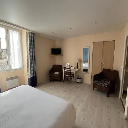 Logis & Restaurant - Le Bretagne فندق Sillé-le-Guillaume