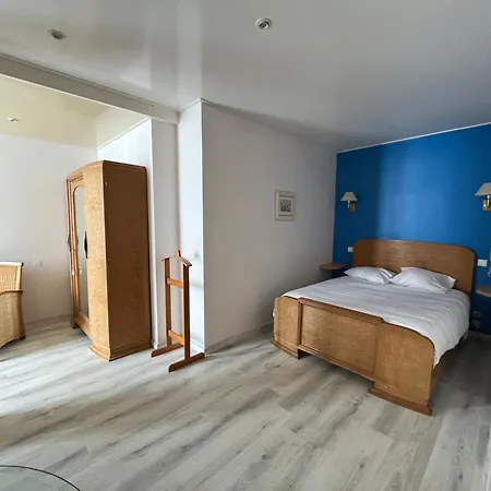 Hotel Logis & Restaurant - Le Bretagne 2*