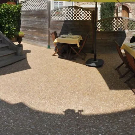 Logis & Restaurant - Le Bretagne فندق 2*