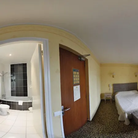 Logis & Restaurant - Le Bretagne فندق