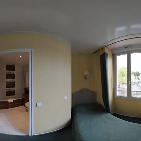 Logis & Restaurant - Le Bretagne فندق Sillé-le-Guillaume