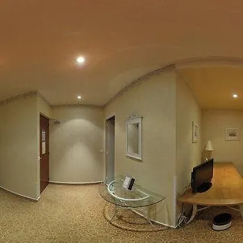 Hotell Logis Le Bretagne 2*