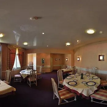 Logis Le Bretagne Hotel 2*