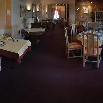 Logis Le Bretagne Hotel 2*