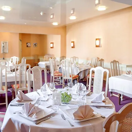 Logis & Restaurant - Le Bretagne 2*