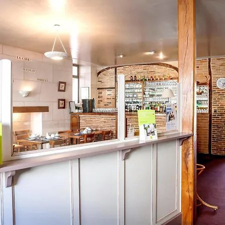 Logis & Restaurant - Le Bretagne Hotel