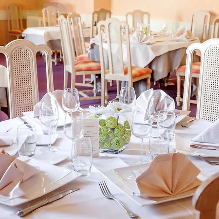 Logis & Restaurant - Le Bretagne فندق