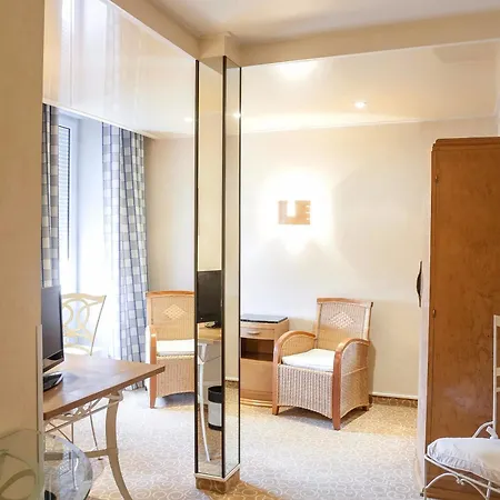 Hotell Logis Le Bretagne 2*