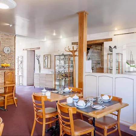 Hotel Logis & Restaurant - Le Bretagne Sillé-le-Guillaume