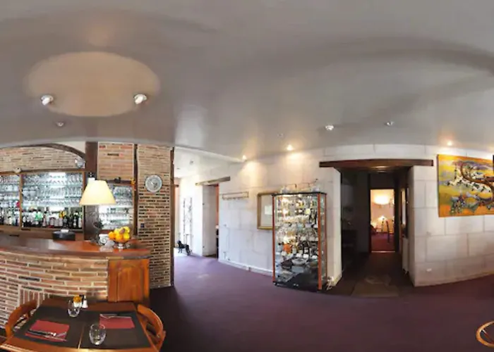 Logis & Restaurant - Le Bretagne מלון 2*