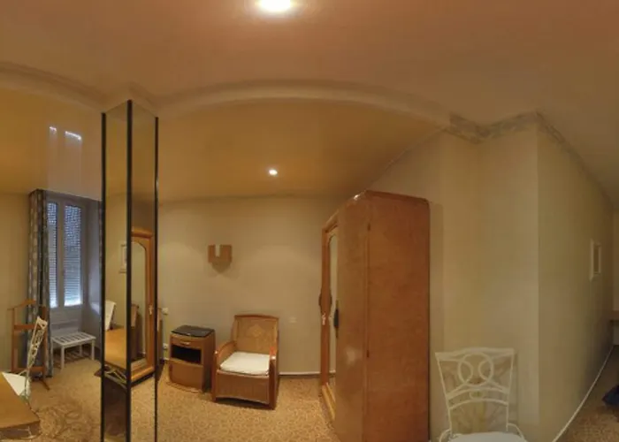 Logis & Restaurant - Le Bretagne מלון