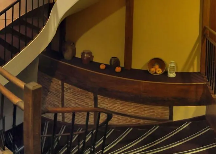 Logis & Restaurant - Le Bretagne מלון