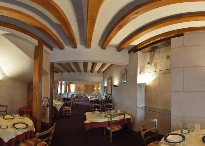 Logis & Restaurant - Le Bretagne מלון 2*