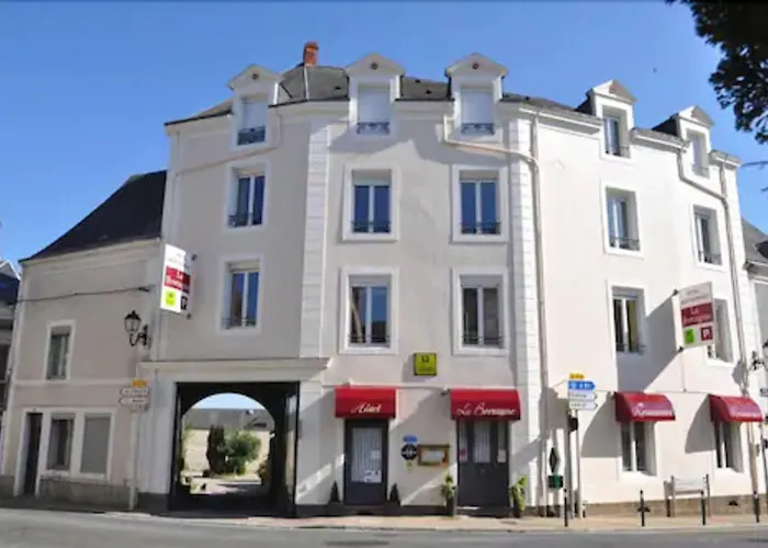 מלון Logis & Restaurant - Le Bretagne 2*