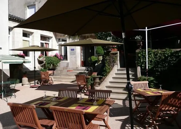 מלון Logis & Restaurant - Le Bretagne Sillé-le-Guillaume
