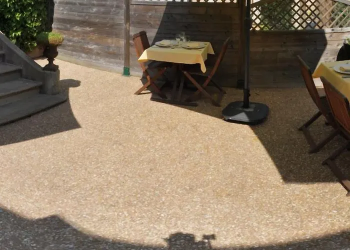 Logis & Restaurant - Le Bretagne מלון 2*