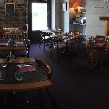 Logis & Restaurant - Le Bretagne מלון Sillé-le-Guillaume