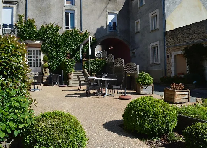מלון Logis & Restaurant - Le Bretagne 2*