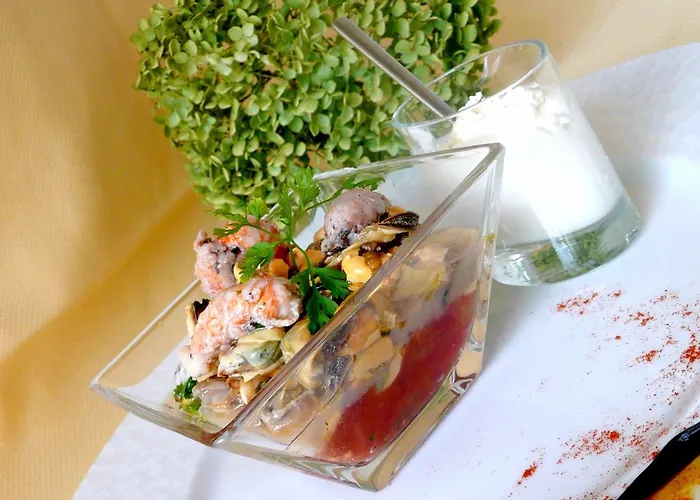 Logis & Restaurant - Le Bretagne מלון Sillé-le-Guillaume