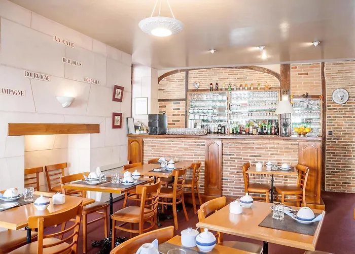 מלון Logis & Restaurant - Le Bretagne 2*