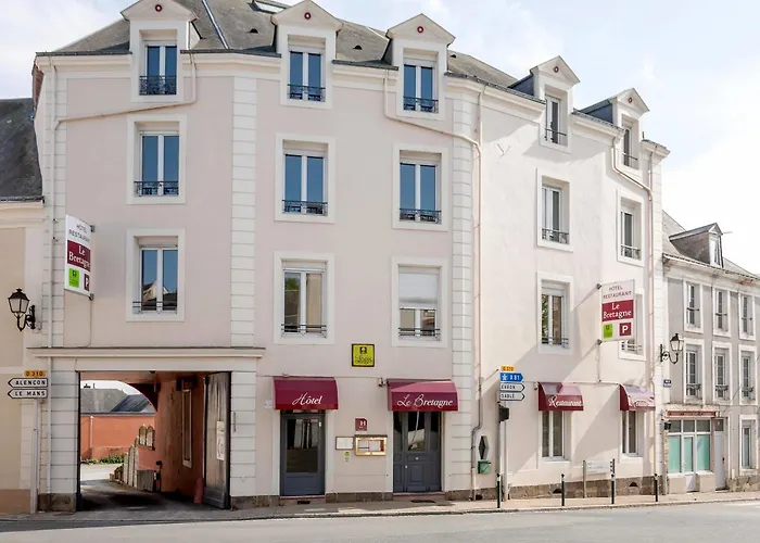 Logis & Restaurant - Le Bretagne מלון Sillé-le-Guillaume
